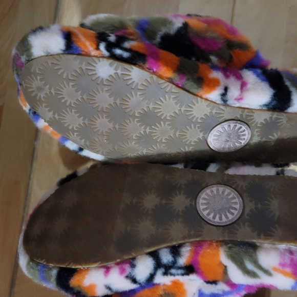 Ugg Multi Color Fluff Slide - Picture 4 of 6